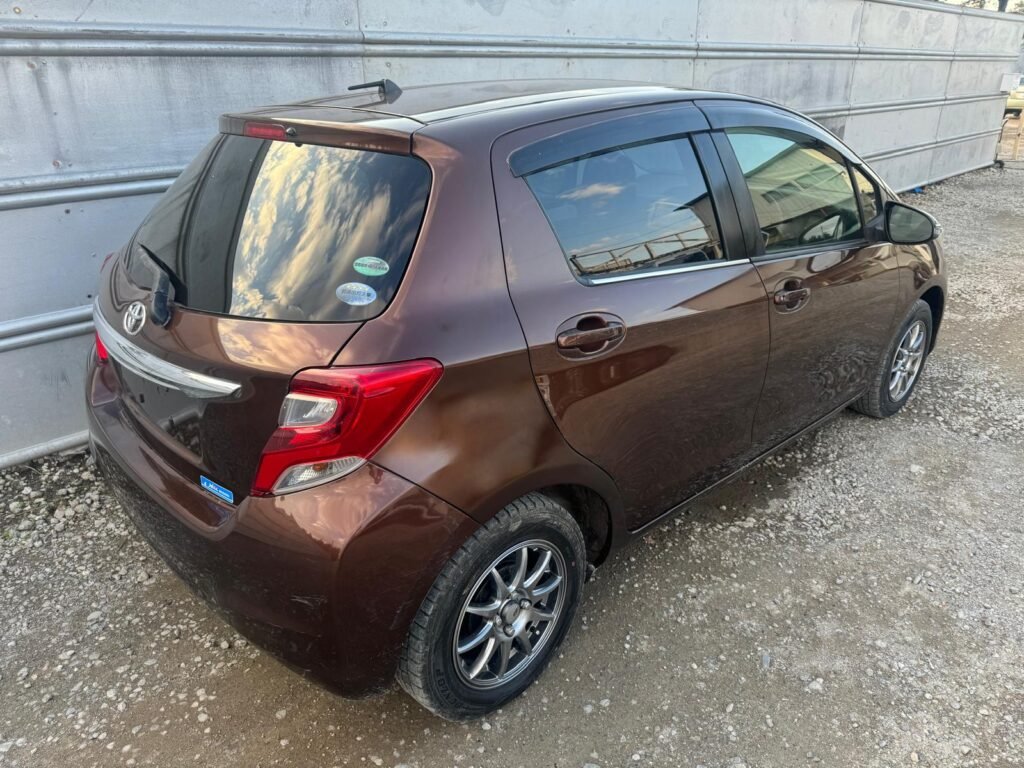 TOYOTA VITZ