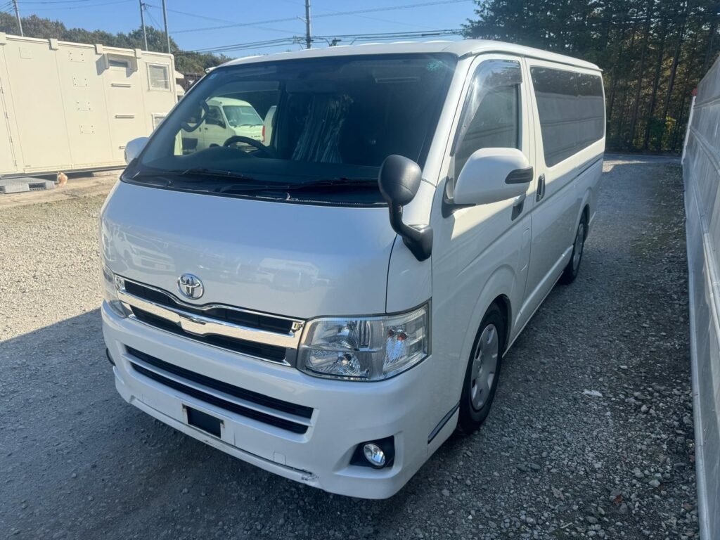 TOYOTA HIACE VAN