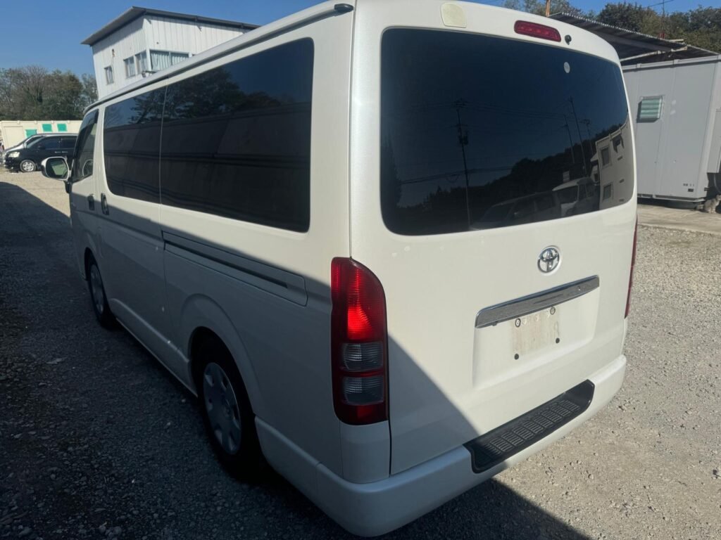 TOYOTA HIACE VAN