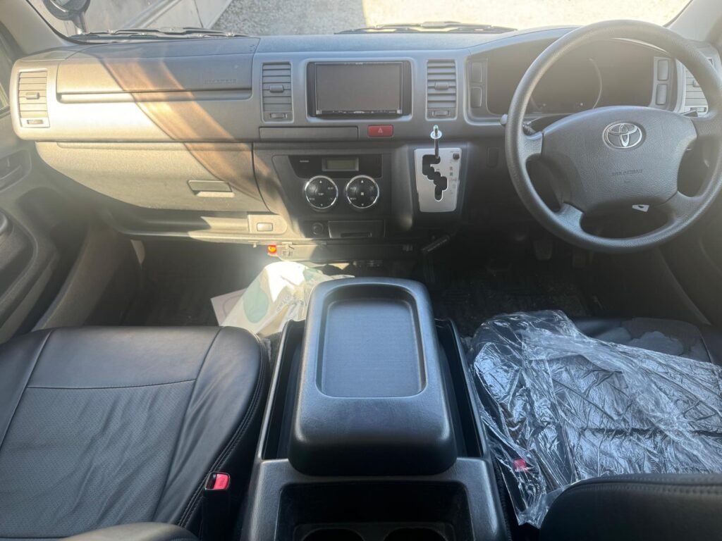 TOYOTA HIACE VAN